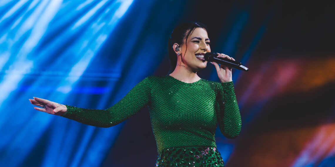 “A gente pode estar onde quiser”, diz Ana Clara sobre o enriquecimento das mulheres no samba