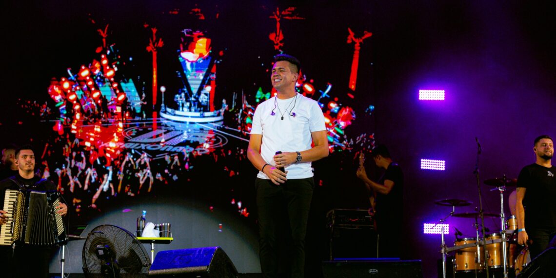 Vitor Fernandes abre noite do ‘Viiixe Forró e Piseiro’ deste sábado