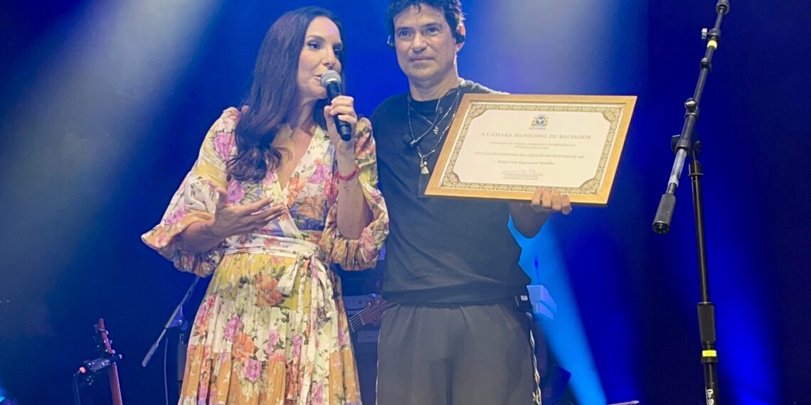 Jorge Vercillo recebe título de cidadão soteropolitano das mãos de Ivete Sangalo