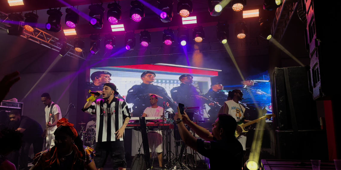 Wilsinho encerrou maratona de Carnaval com show especial no Camarote da PM