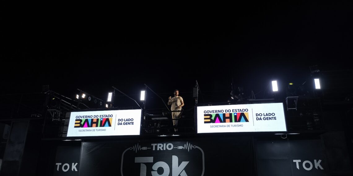 Kart Love embala o público em Teodoro Sampaio com show marcado por romantismo e emoção