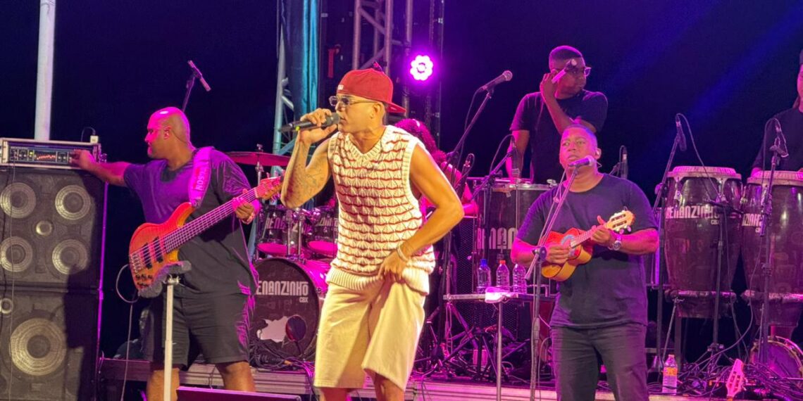 Renanzinho CBX inicia maratona de Carnaval com show em Itaparica