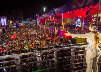 Vina Calmon encerra Carnaval com pipoca no circuito Barra-Ondina