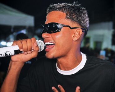 “Sina de Ofélia”: Heitor Santos entrou no Top 10 Viral Brasil do Spotify com releitura de Taylor Swift