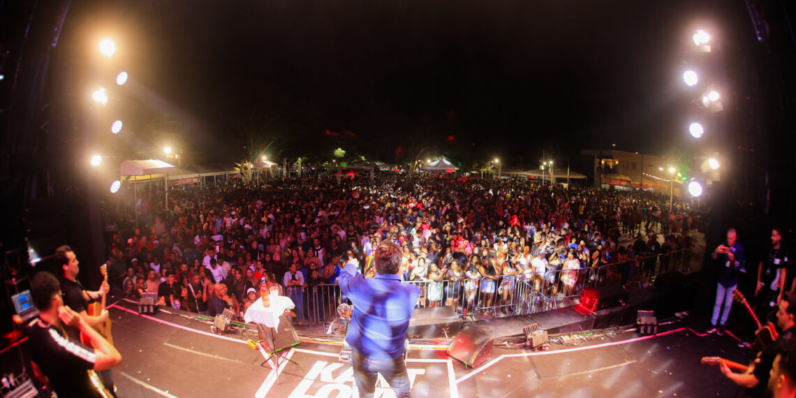 Show lotado! Kart Love levou romantismo e sofrência ao São João de Castro Alves