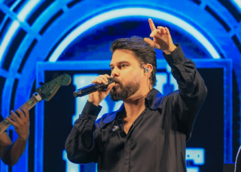 Kart Love emociona público de Uibaí com show marcado por romantismo e grandes sucessos