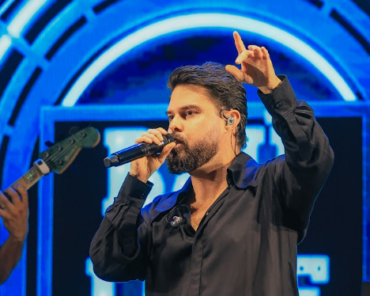 Kart Love emociona público de Uibaí com show marcado por romantismo e grandes sucessos